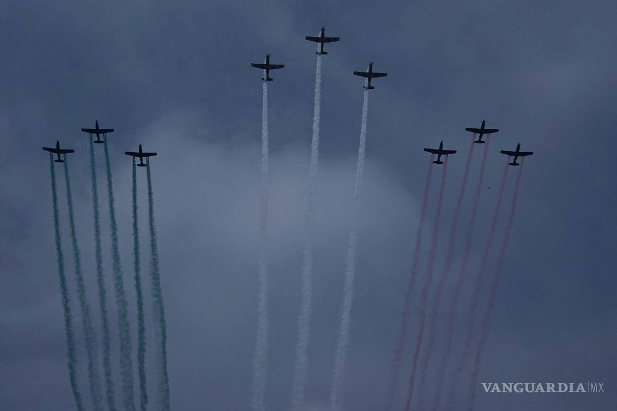 $!En el marco de 214 Aniversario de la Independencia de México, se llevó a cabo el Pase de Revista previo al Desfile Militar en el Zócalo capitalino.
