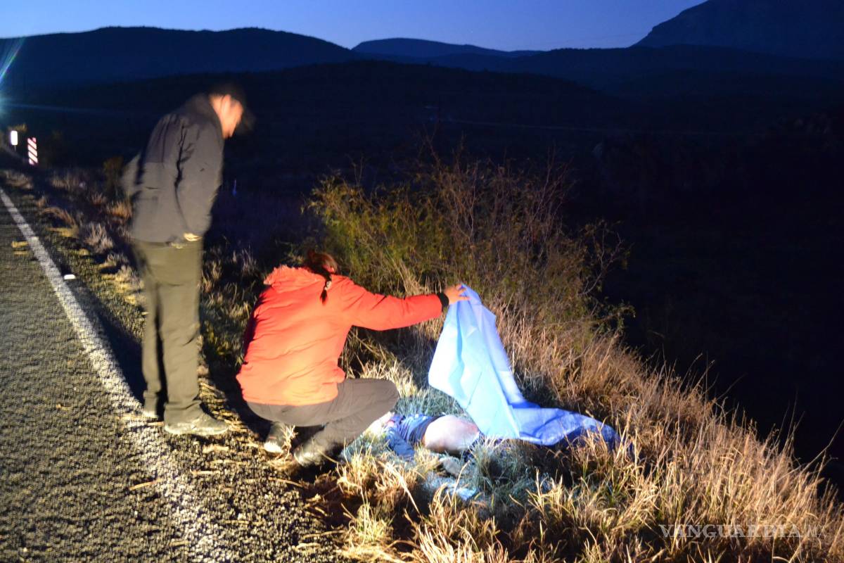 Dormita, vuelca su camioneta y mueren su madre y hermana de 12 años en Ramos Arizpe