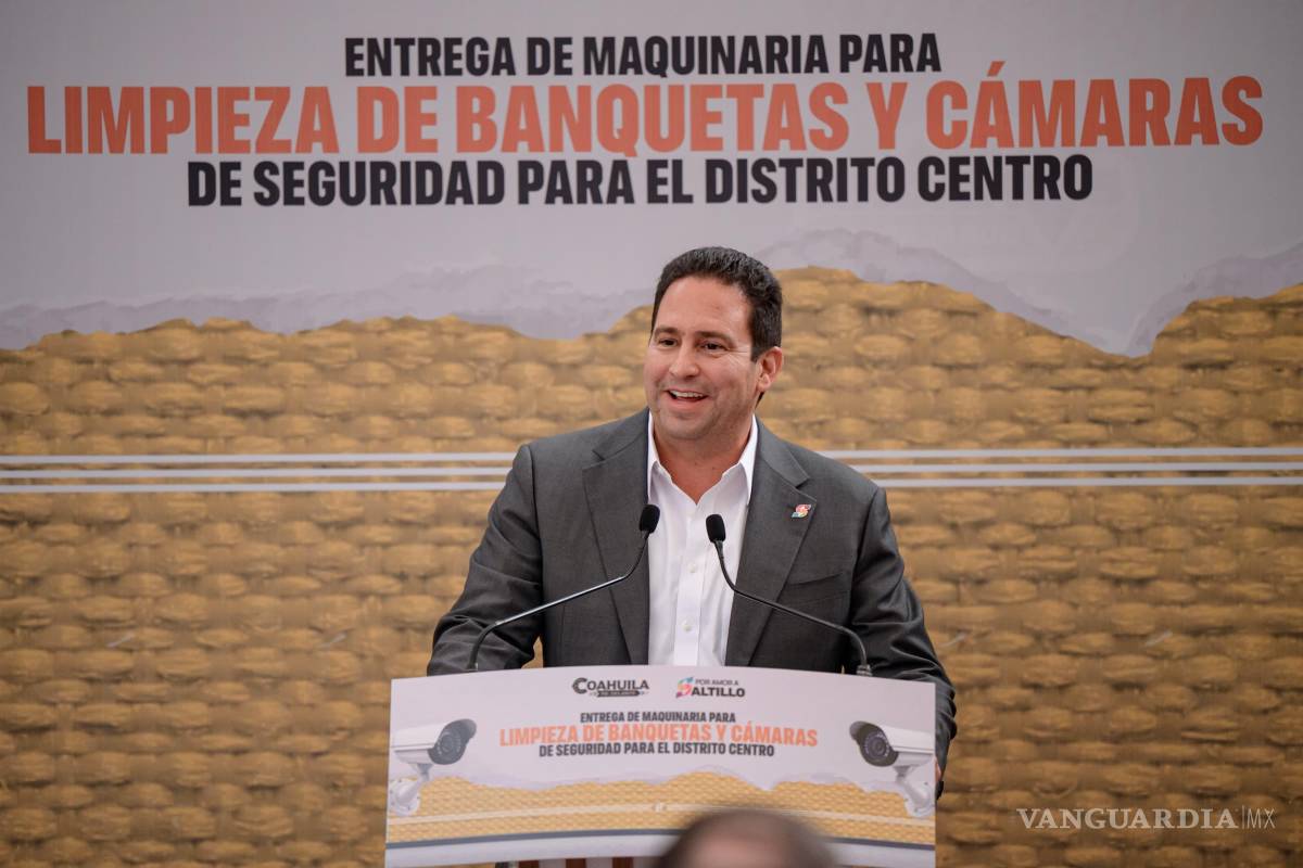 $!El alcalde Javier Díaz González encabezó la presentación del equipo y anunció también la instalación de 20 nuevas cámaras de vigilancia para reforzar la seguridad en el primer cuadro de la ciudad.