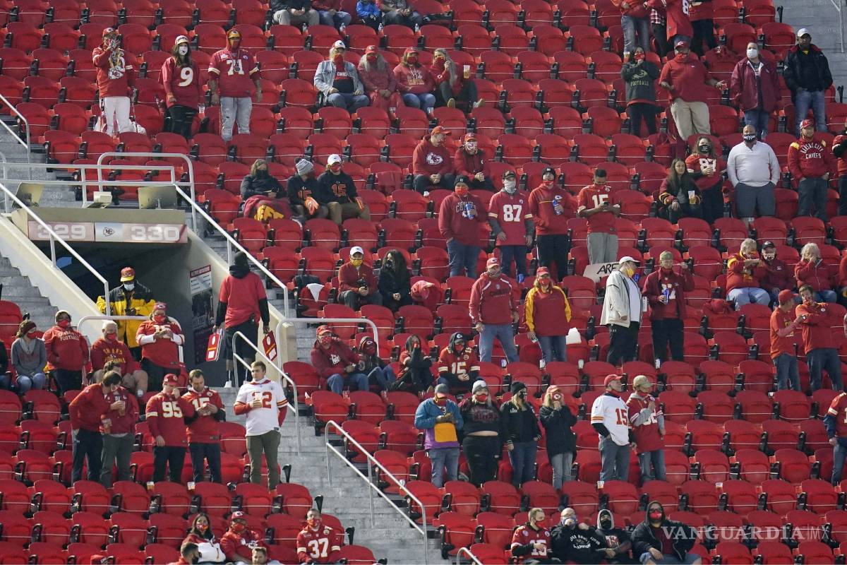 Aficionado de los Chiefs sale positivo de COVID-19 tras partido
