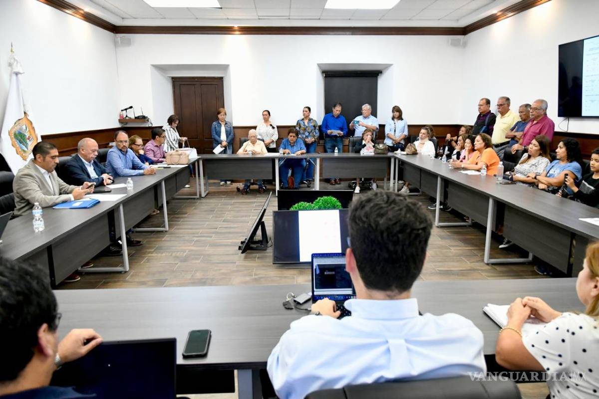 $!El secretario de Gobierno, Óscar Pimentel González, recibió a una comisión de docentes y pensionados, y se comprometió a revisar las inconformidades mediante un grupo de trabajo técnico-financiero.