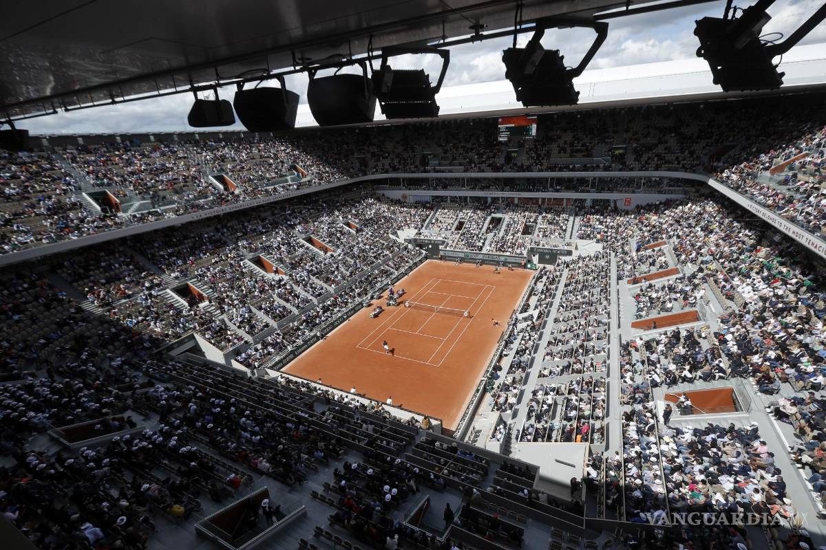 $!Una vista general de la corte Philippe Chatrier mientras Casper Ruud de Noruega juega contra Jo-Wilfried Tsonga de Francia en París, Francia.