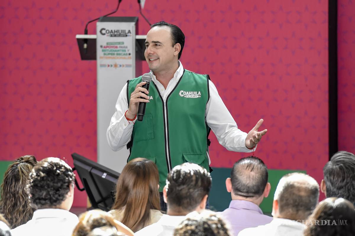 $!El Gobierno de Manolo Jiménez otorgó apoyos económicos a estudiantes de preparatoria y universidad.