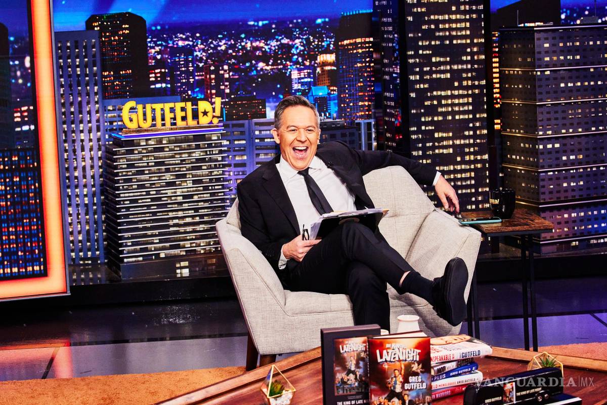 $!Greg Gutfeld en el set de su programa nocturno “Gutfeld!”, en los estudios de Fox News en Nueva York el 13 de junio de 2023.