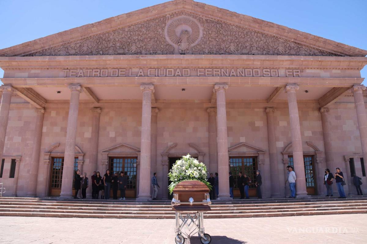 $!Desde el Teatro Fernando Soler despiden al actor René Gil Morales