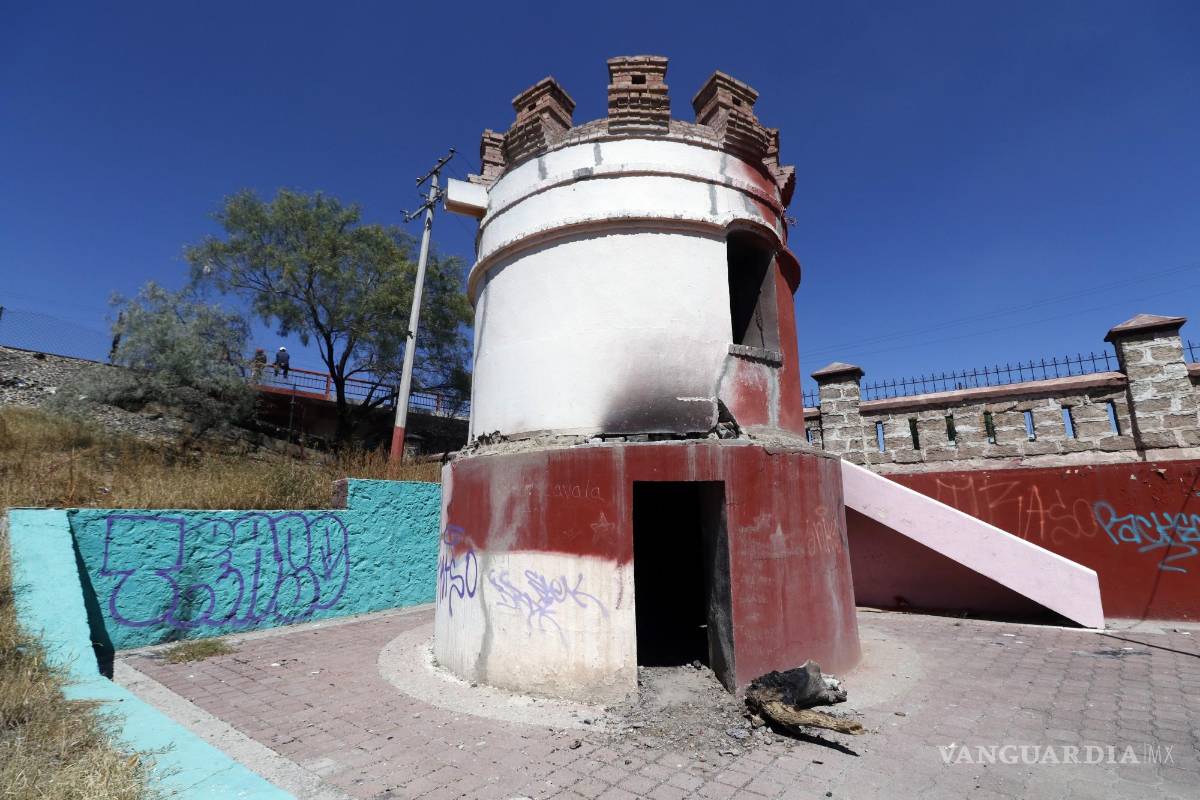 Parque ‘hundido’ de Saltillo, entre hierbas, basura y olvido