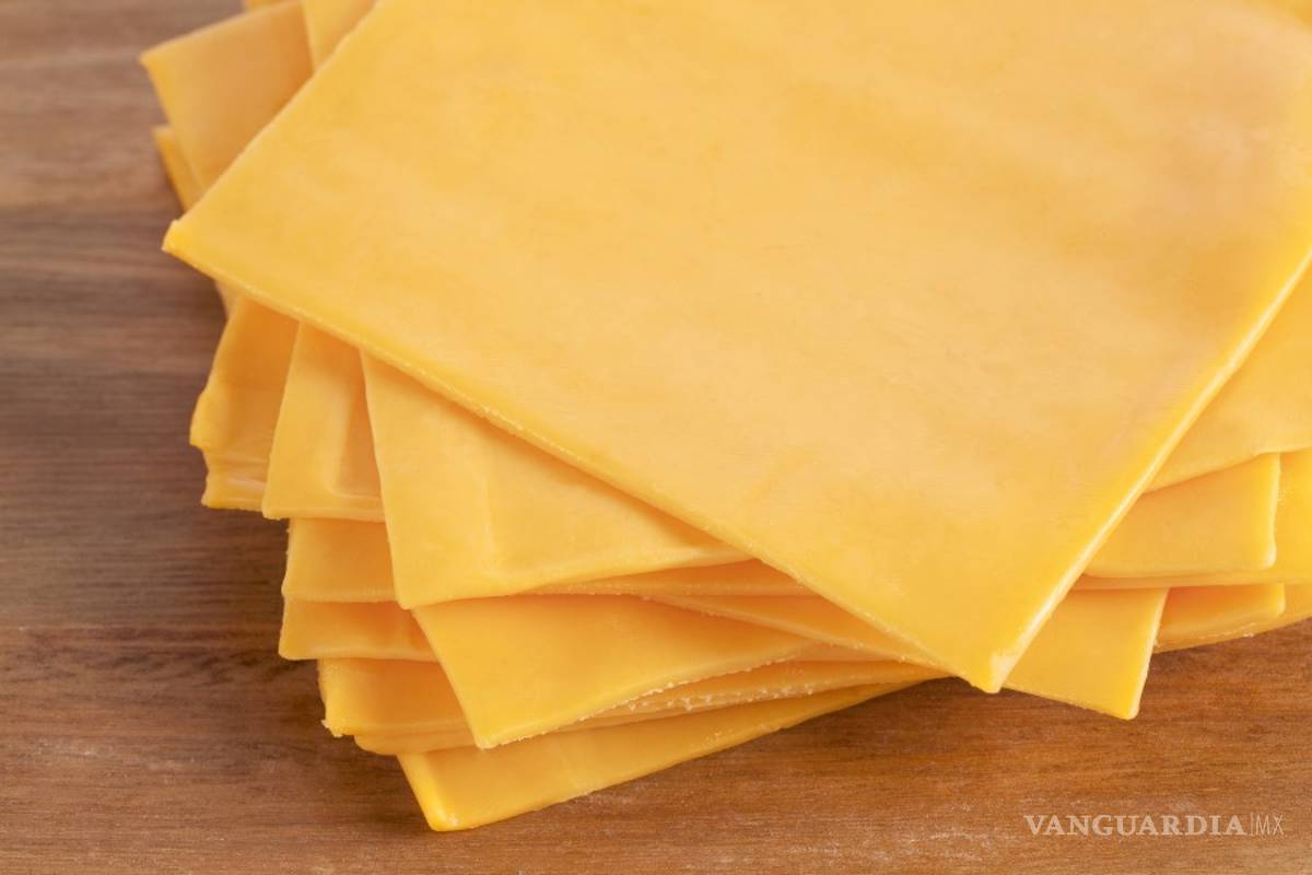 Profeco ahora evidencia marcas de queso amarillo que no cumplen