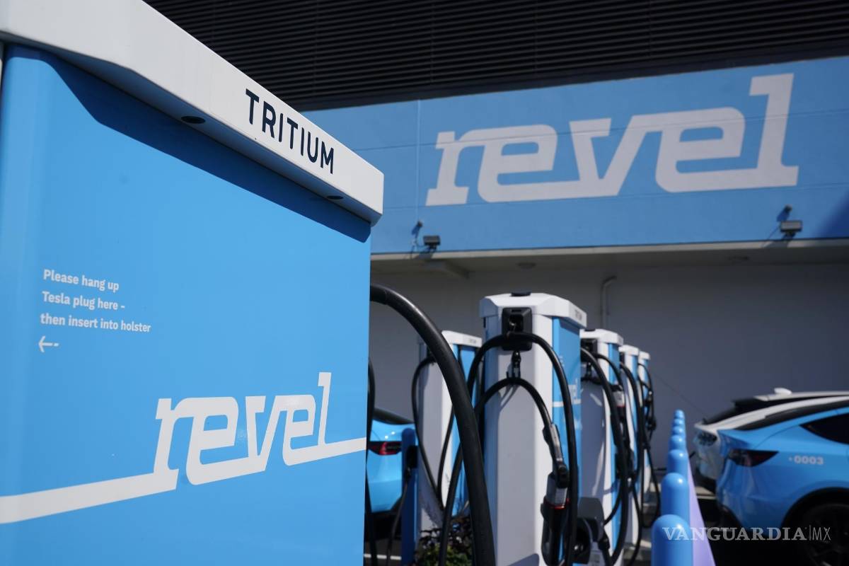 $!El gobierno de Biden lanzó su plan para construir una red de 500,000 estaciones de carga para vehículos eléctricos. AP/Seth Wenig