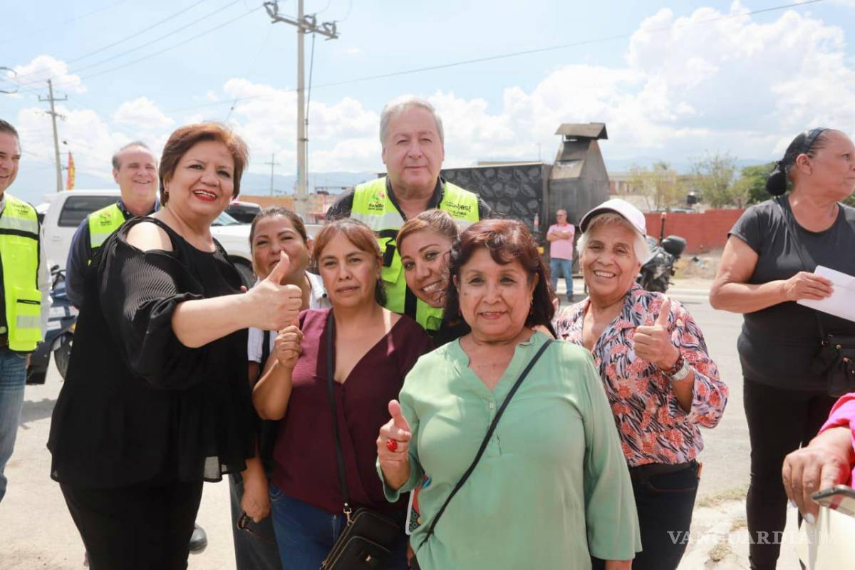$!Claudia Marisol Gámez Tovar, una vecina del sector, expresó su gratitud al alcalde Chema Fraustro por esta tan esperada obra.