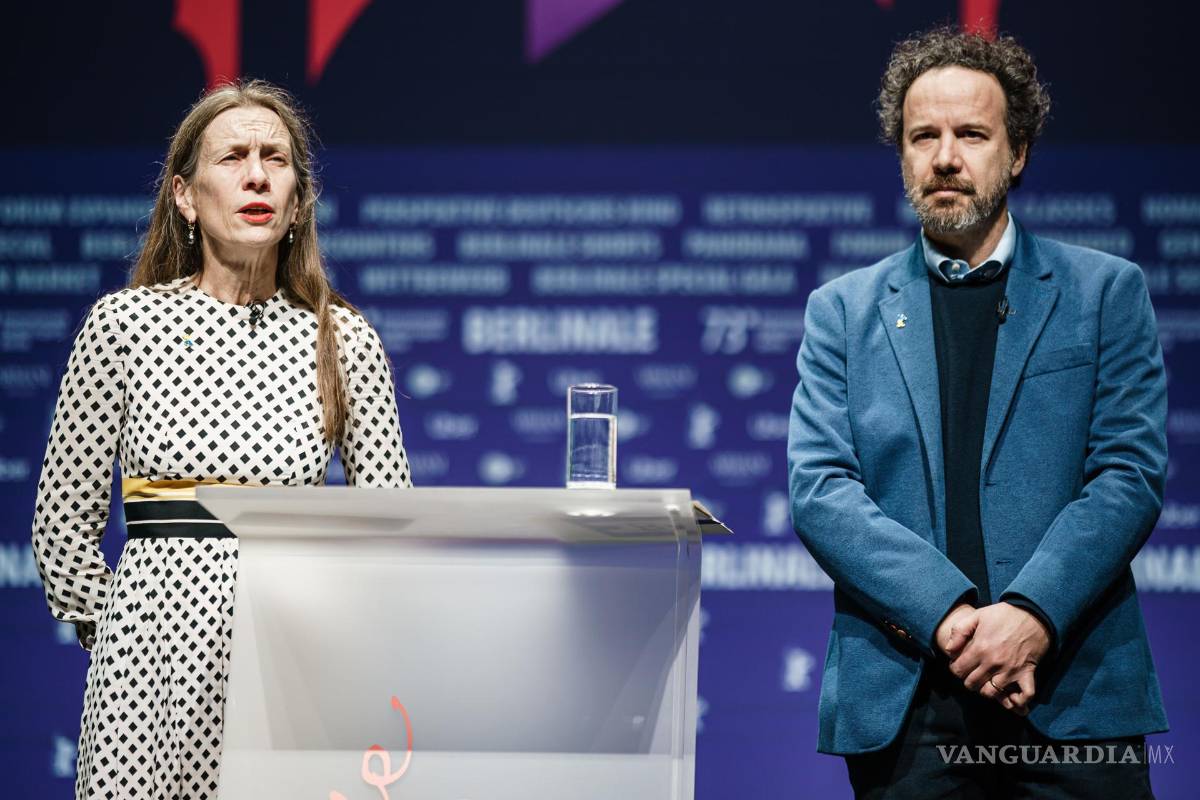 $!La directora general del festival de cine de Berlinale, Mariette Rissenbeek (i), y el director artístico del festival de cine de Berlinale, Carlo Chatrian (d).