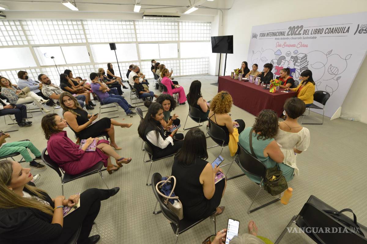 $!Presentan libro de la revista ‘No estás sola’ y reúnen a decenas de escritoras