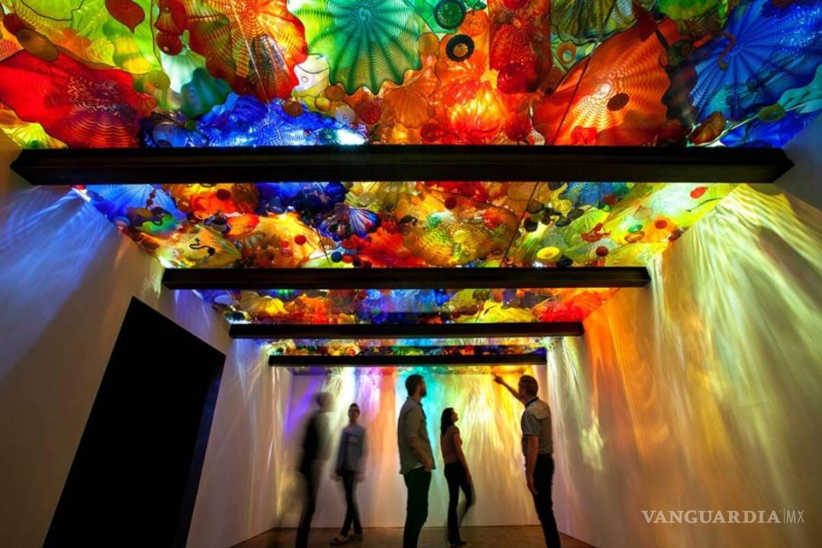 Dale Chihuly, maestro del colorido vidrio soplado en gran dimensión