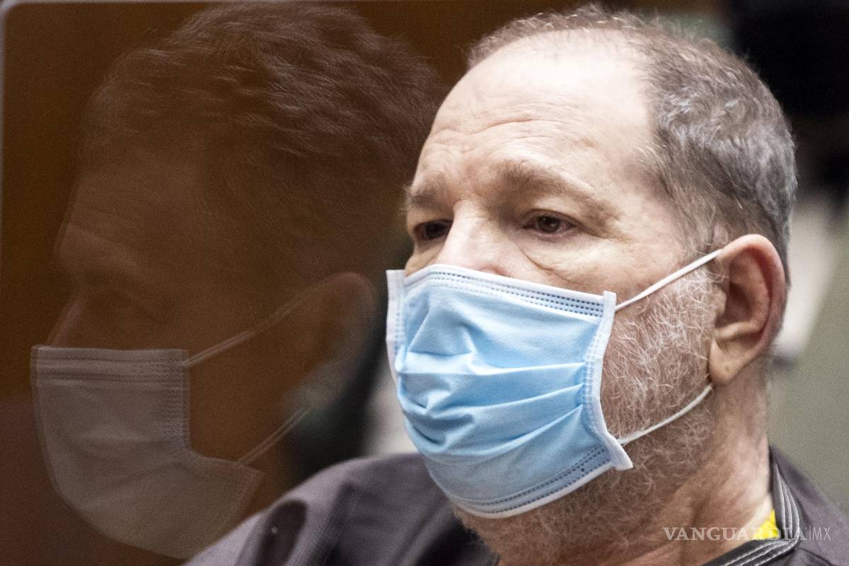 $!Fotografía de archivo fechada el 29 de julio de 2021 del productor de cine Harvey Weinstein durante un juicio en su contra en Los Ángeles.