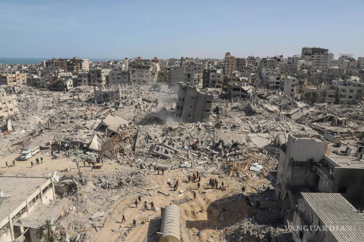 $!Una vista general de los daños en el hospital Al-Shifa y sus alrededores después de que el ejército israelí se retirara del mismo en la ciudad de Gaza.