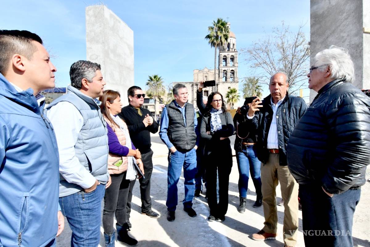 $!El reconocido escultor Sebastián visita Monclova