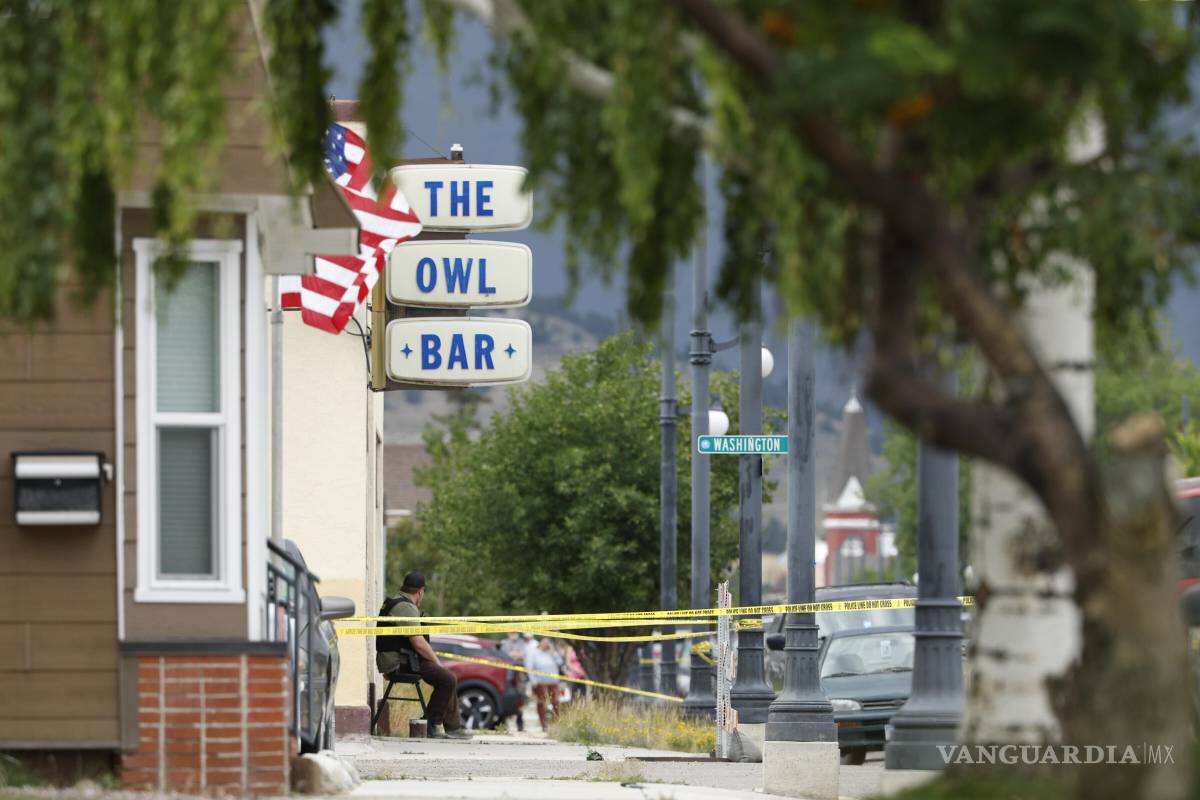 Autoridades buscan en zona montañosa a exmilitar sospechoso de tiroteo en bar de Montana