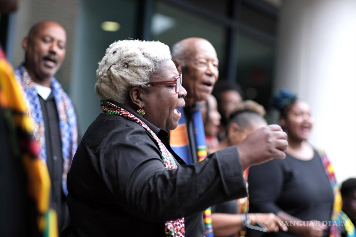 $!Integrantes del conjunto Jubilee Voices durante la celebración de la Semana de los Libros Prohibidos en la Biblioteca Pública de Arlington.