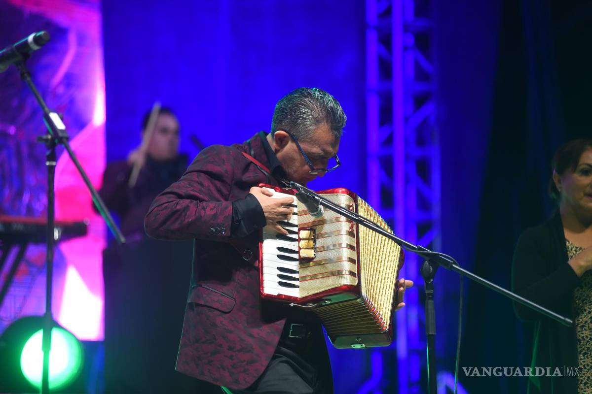 $!Éxitos de la agrupación de Iztapalapa deleitaron a saltillenses al puro estilo acordeonazo.