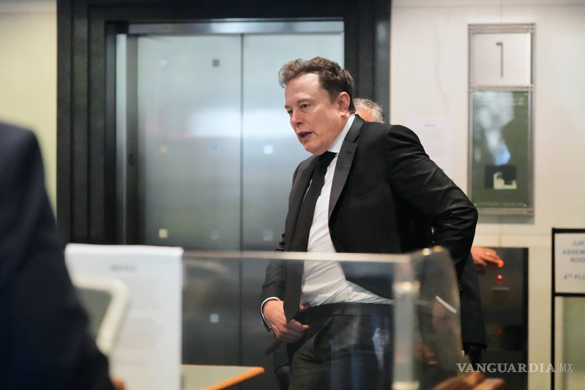 $!Elon Musk llega al Tribunal de Distrito de Estados Unidos en Oakland, California, el martes 28 de abril de 2026.