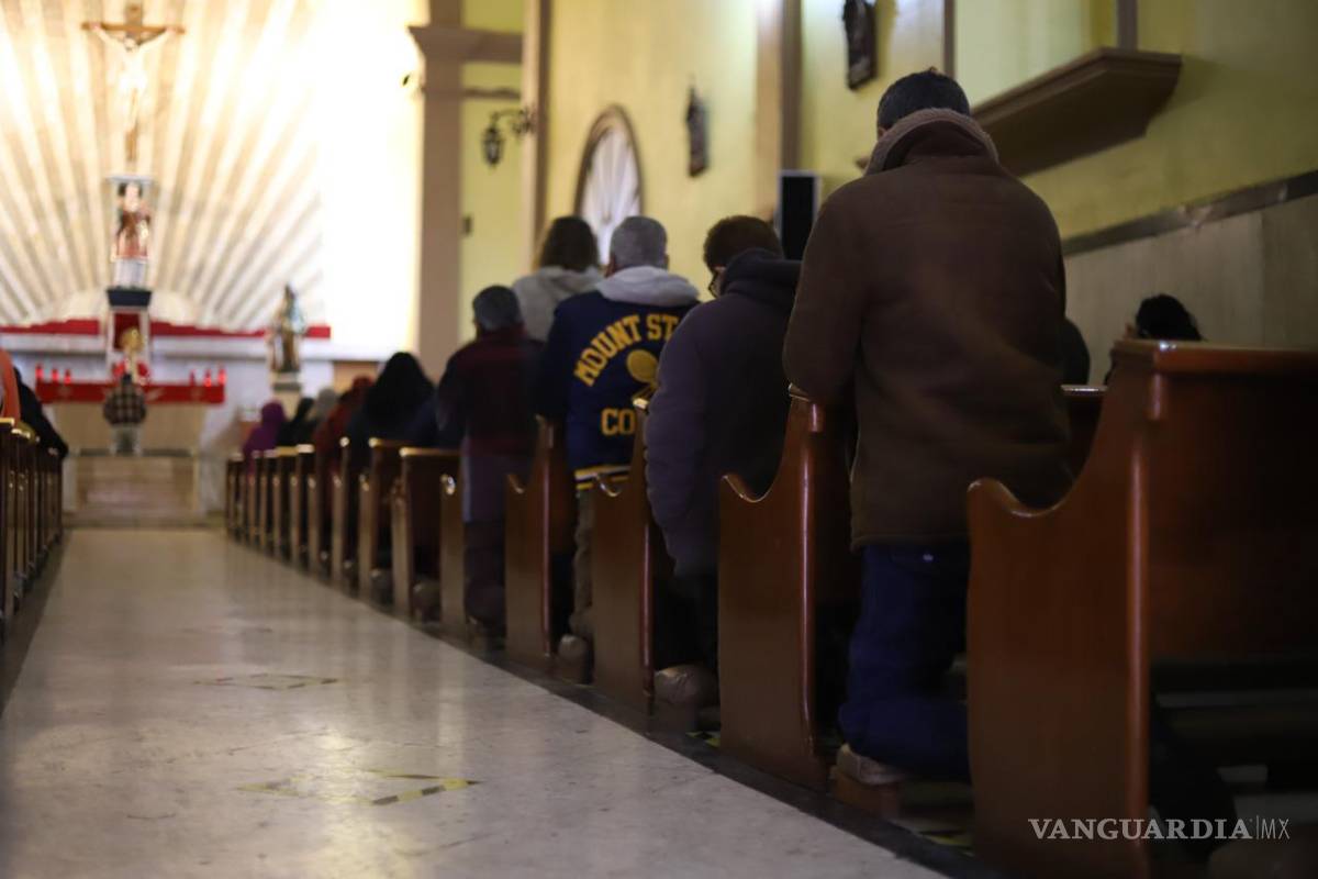 Realizan bendición de gargantas en Saltillo; ‘también es vacuna contra el COVID-19’, dicen feligreses