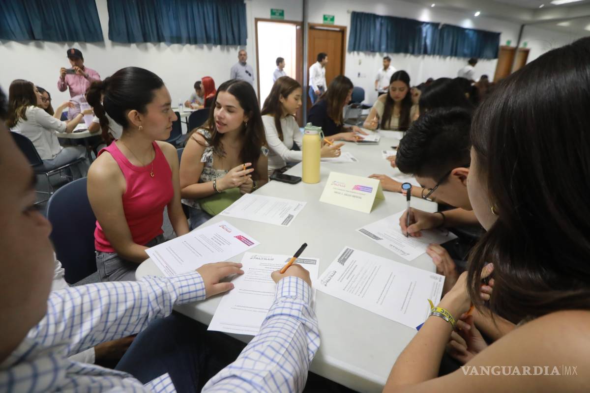 $!Este jueves fue inaugurado el foro ciudadano “Aquí andamos los jóvenes” ante decenas de estudiantes universitarios.