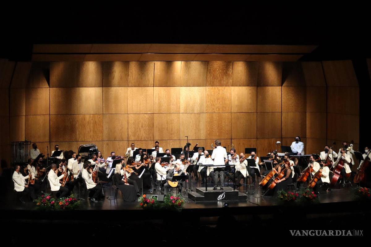 Deleita a saltillenses previo a presentación en el Cervantino