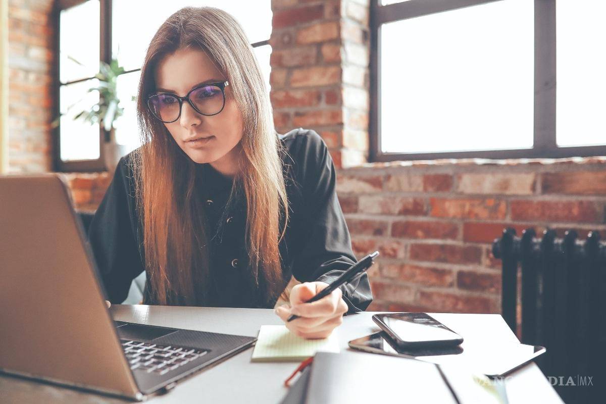 Mujeres, las que sufren más desempleo aun con educación superior