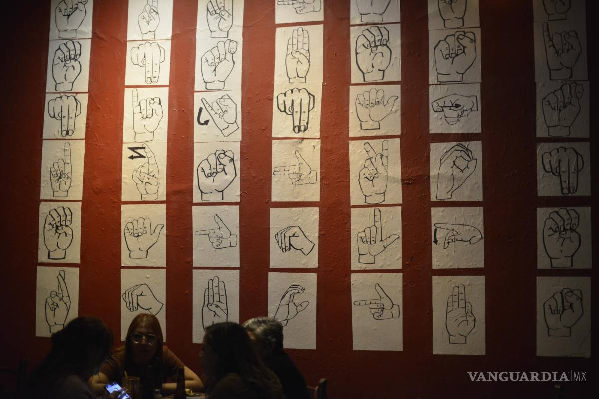 $!Saltillo, Coah. Mex. 28 de octubre del 2022 Inauguración de la exposición artística Sentidos que Piensa, de Vinicio Fabila, en el Cerdo de Babel