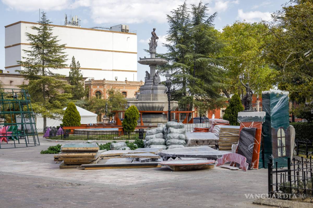 $!Los municipios de Torreón, Monclova, Múzquiz y Parras también replicarán la instalación del Pino Monumental para las fiestas.