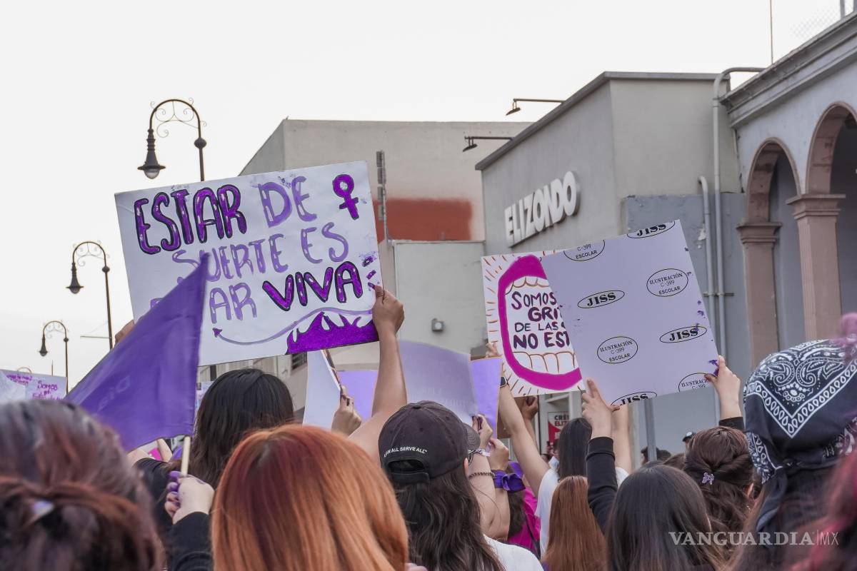 $!Muchas voces, un clamor: mujeres marchan en el 8M por una vida libre de violencia en Saltillo