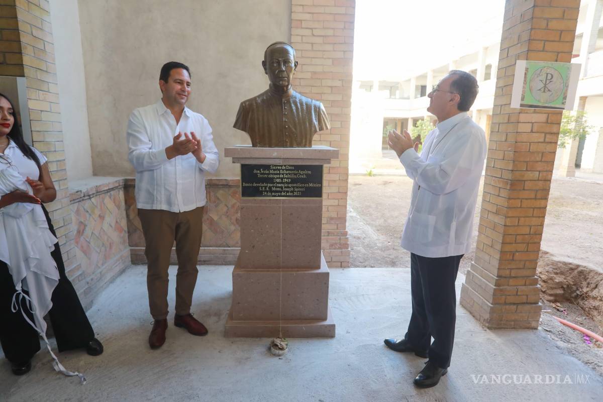$!Autoridades civiles y religiosas encabezaron la develación de bustos en honor a los obispos Jesús María Echavarría y Luis Guízar Barragán.