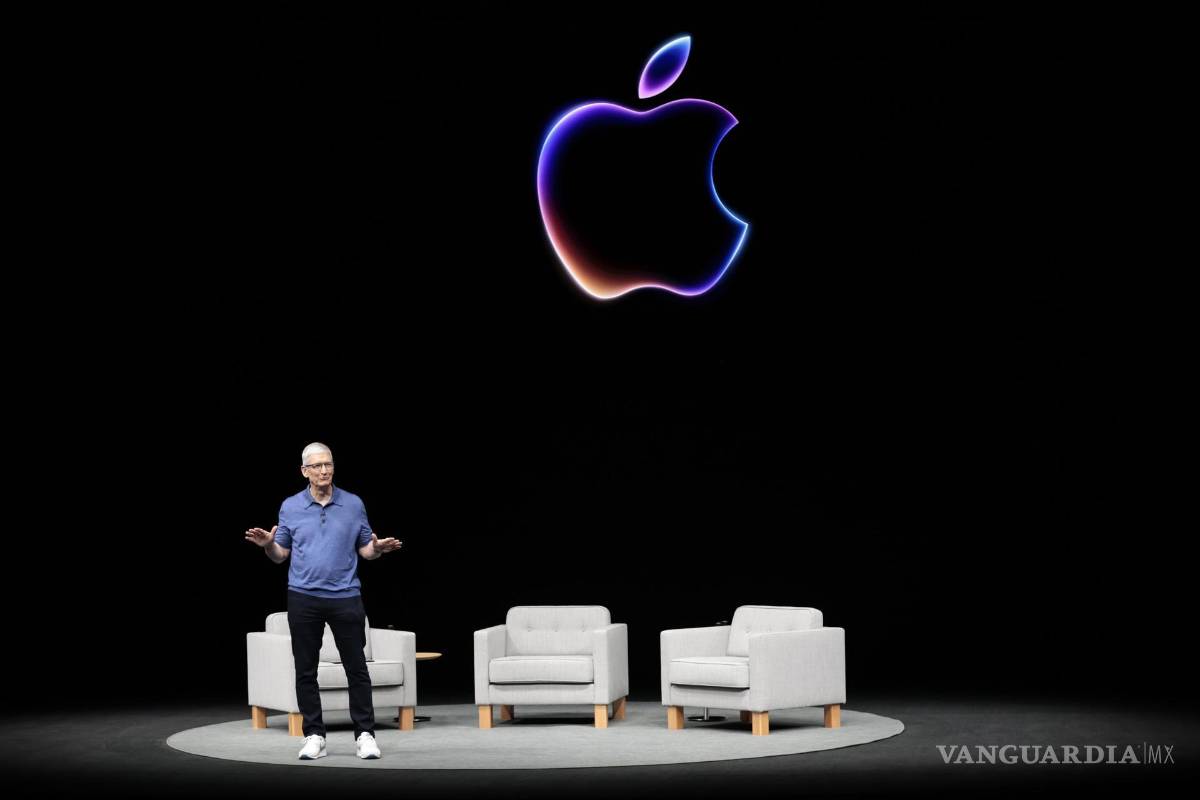 $!El CEO de Apple, Tim Cooke, también dirigió algunas palabras a los asistentes a la Conferencia Mundial de Desarrolladores 2024.