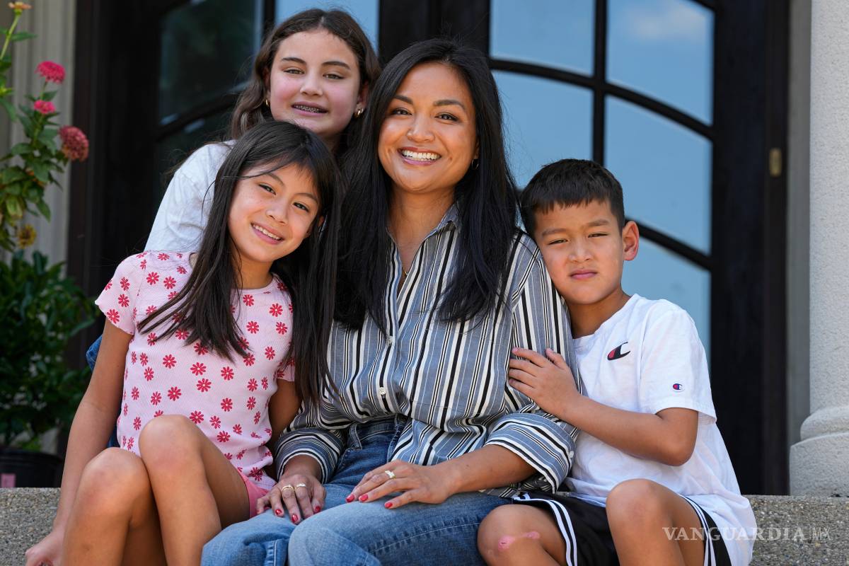 $!Monette Wagner posa con sus hijos, Vivienne, de 12 años (arriba a la izquierda), Ellie, de 9 (izquierda), y Xavier, de 7, en su casa de Indianápolis, Indiana.