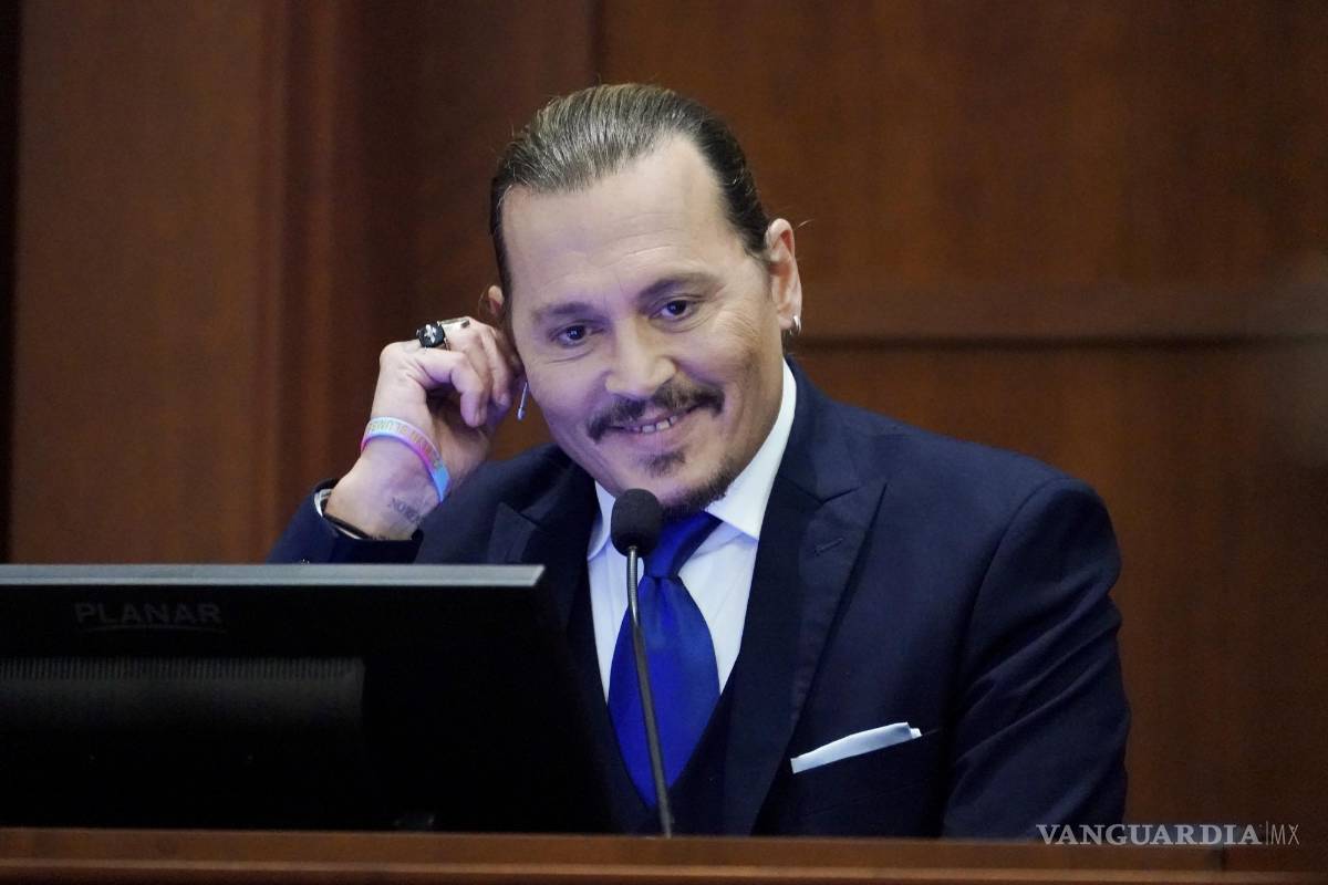 $!El actor Johnny Depp desaprobó las preguntas y comentarios del abogado de Heard.