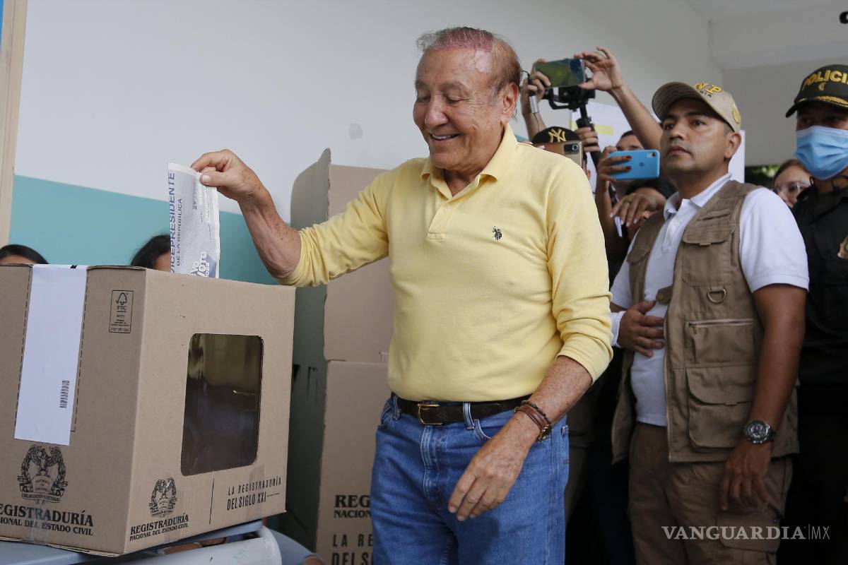 $!Rodolfo Hernández, candidato presidencial de la Liga de Gobernadores Anticorrupción, emite su voto en Bucaramanga, Colombia.