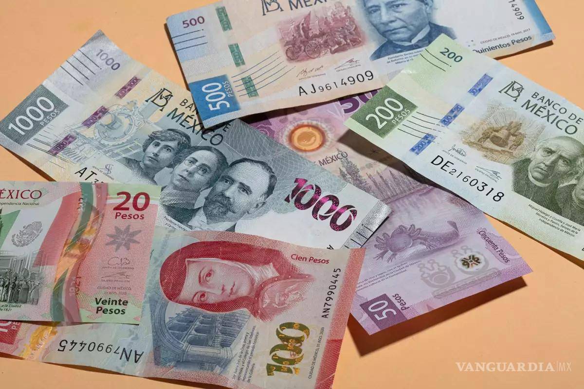 Peso continúa fuerte ante el dólar: $16.83