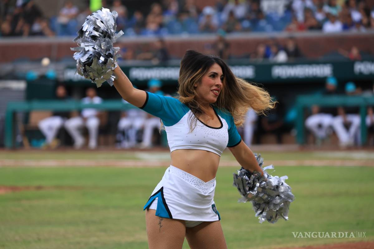 $!La porra saltillense estuvo alentando al equipo para buscar ese ansiado triunfo.