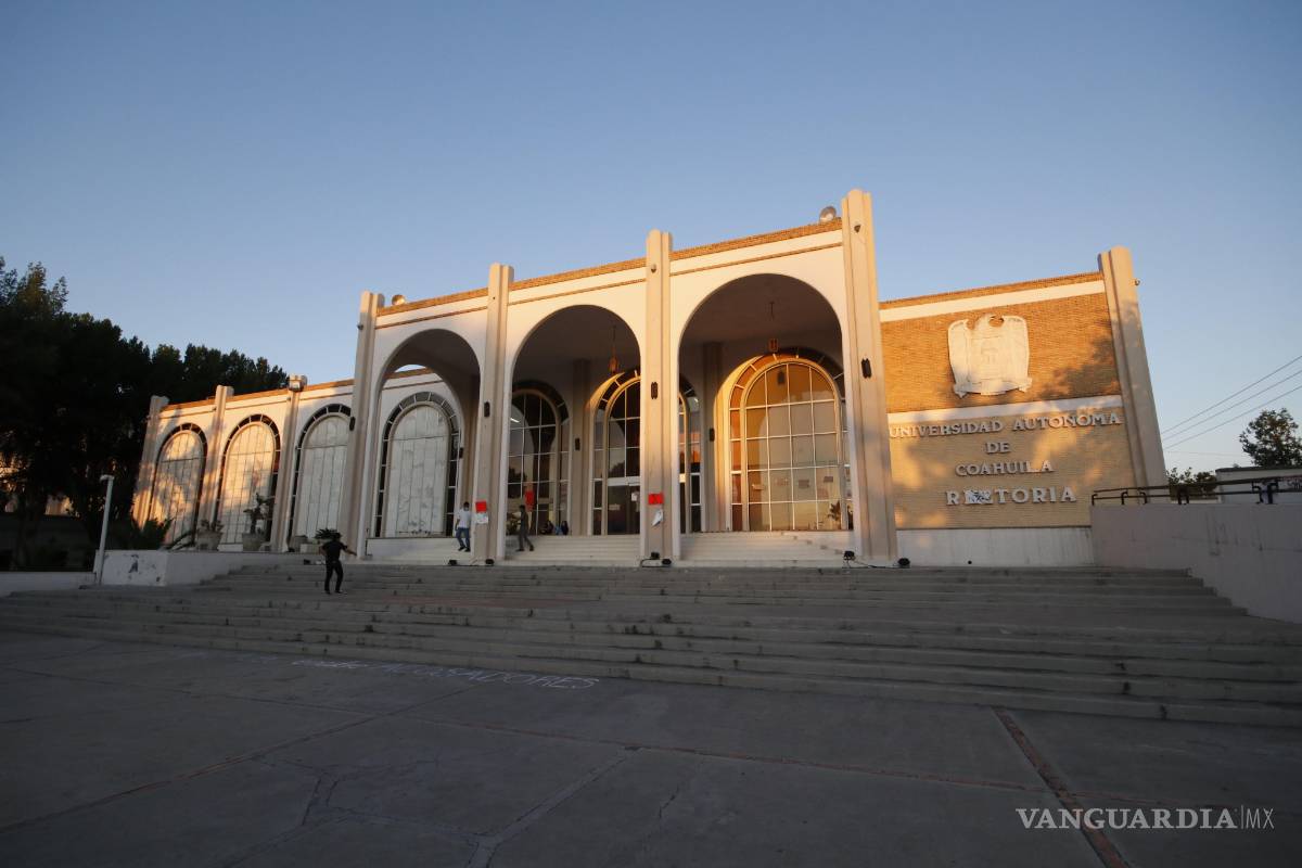 Realizan estudiantes plantón en Rectoría de la UAdeC