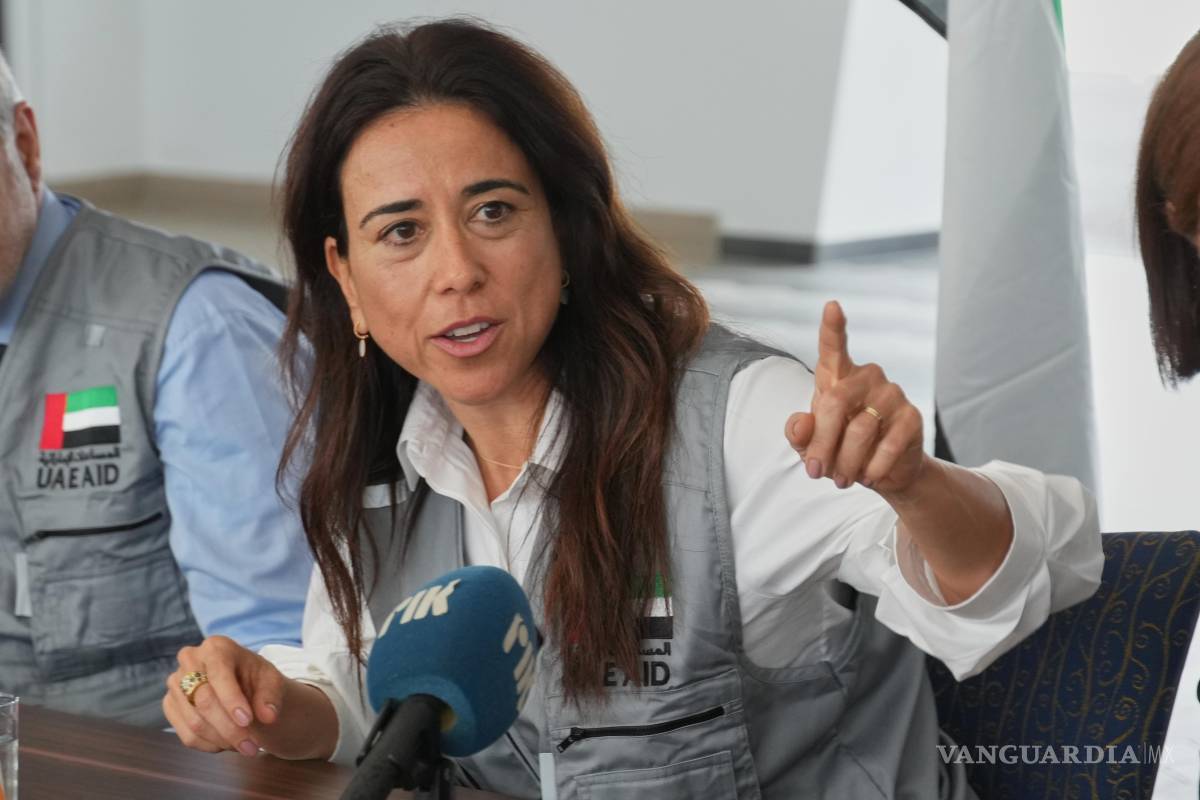 $!La ministra de Estado de los Emiratos Árabes Unidos, Lana Nusseibeh, en una conferencia de prensa en el puerto de la ciudad de Limassol, Chipre.