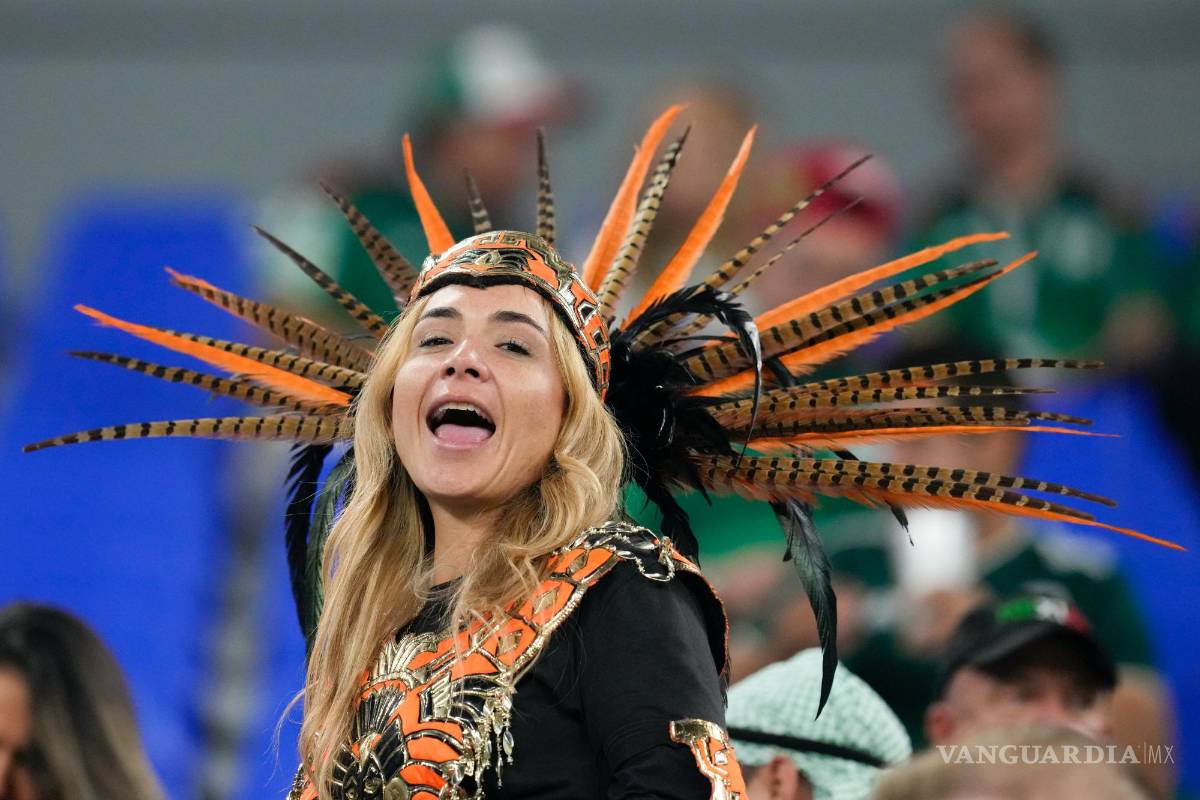 $!Una hincha del equipo de México grita durante los calentamientos antes del partido de entre México y Polonia, en el Estadio 974 en Doha, Qatar.