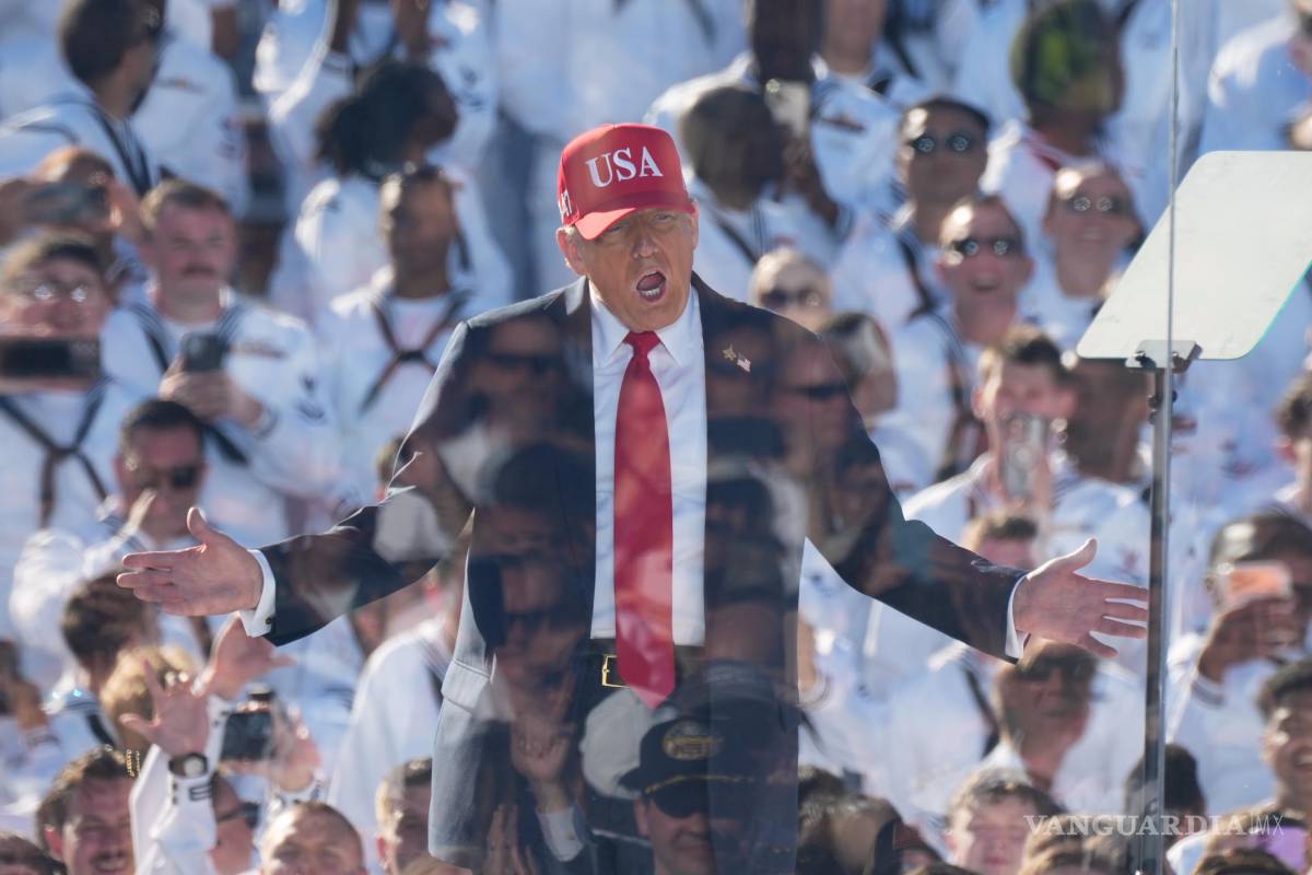 Pospone Donald Trump hasta noviembre arancel a camiones