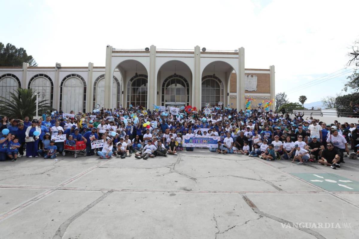 $!Cientos de personas se sumaron a la octava caminata “Un Espectro Lleno de Posibilidades” en Saltillo.