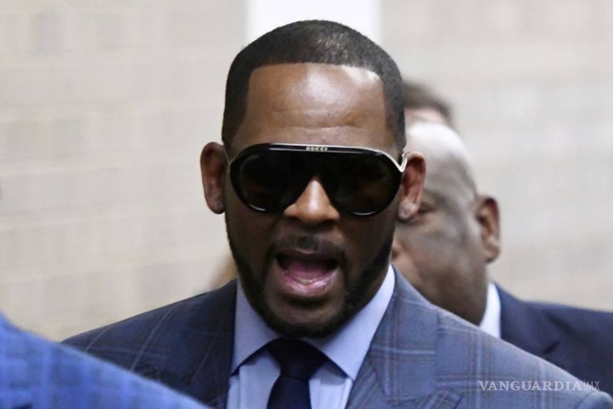 Cinta muestra a R. Kelly abusando de niñas