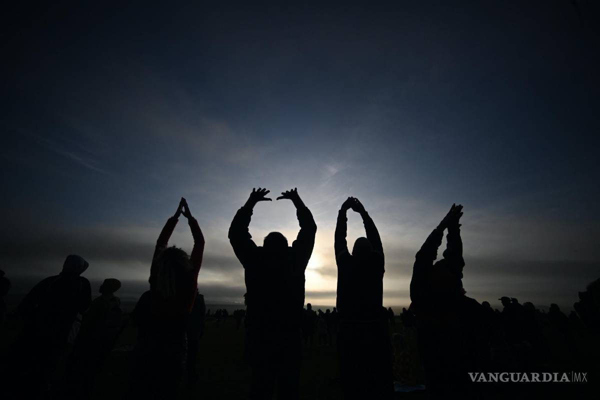 Así celebran miles de personas el Solsticio de Verano en Stonehenge (fotos)