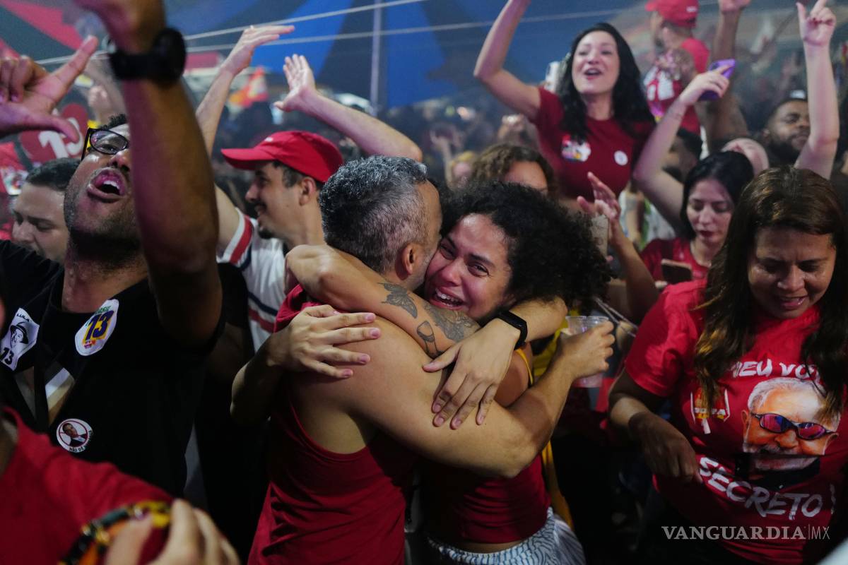 $!Las reñidas elecciones presidenciales motivaron el festejo de la parte de los simpatizantes de Lula.