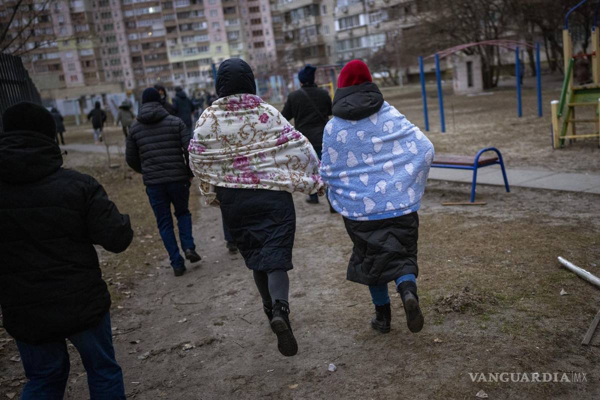 Ante el asedio ruso, ucranianos buscas refugio en el metro y en sótanos
