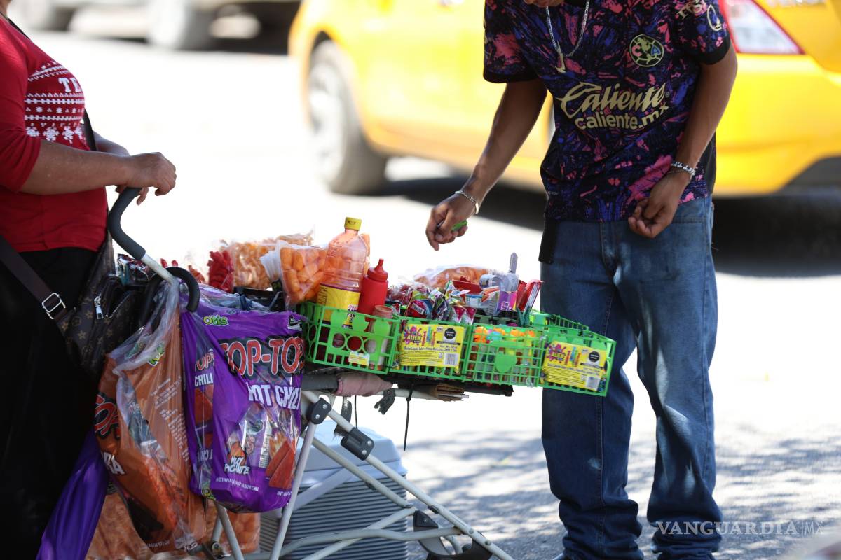 $!Coahuila: tras prohibición en escuelas, buscan control de vendedores ambulantes de comida chatarra