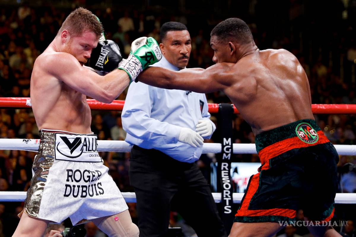 $!¡Tricampeón mundial! Canelo Álvarez gana por decisión unánime a Daniel Jacobs y es el máximo peleador en Peso Mediano