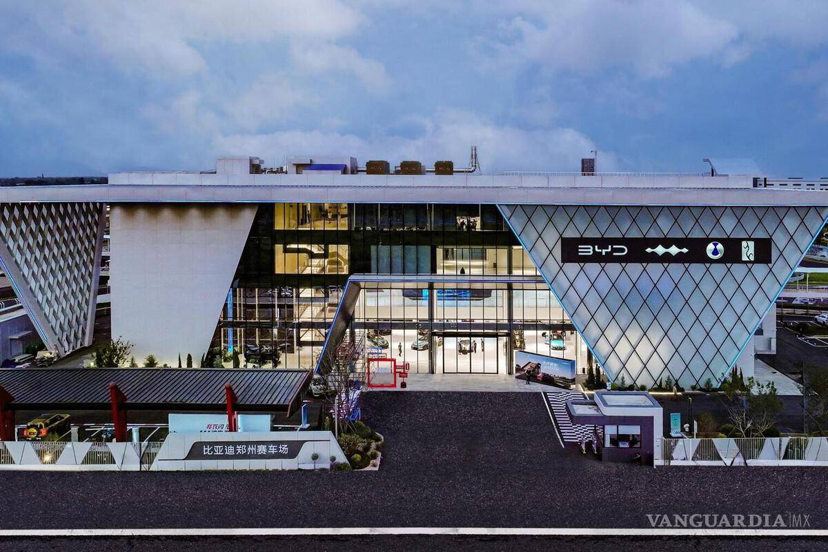 Logra BYD 98% de automatización en planta china: produce un auto nuevo ¡cada 51 segundos!