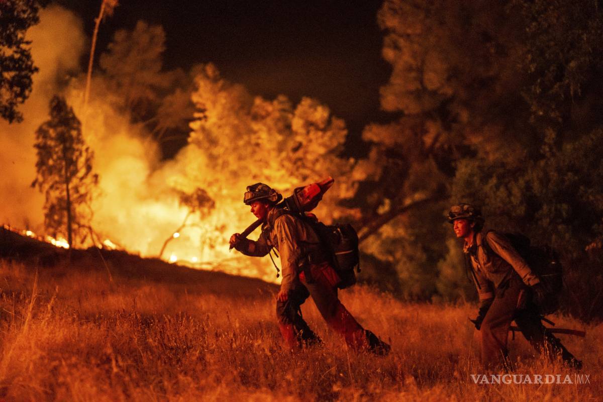 Evacuan a cientos de personas, tras expansión de incendios forestales en Oregón y California